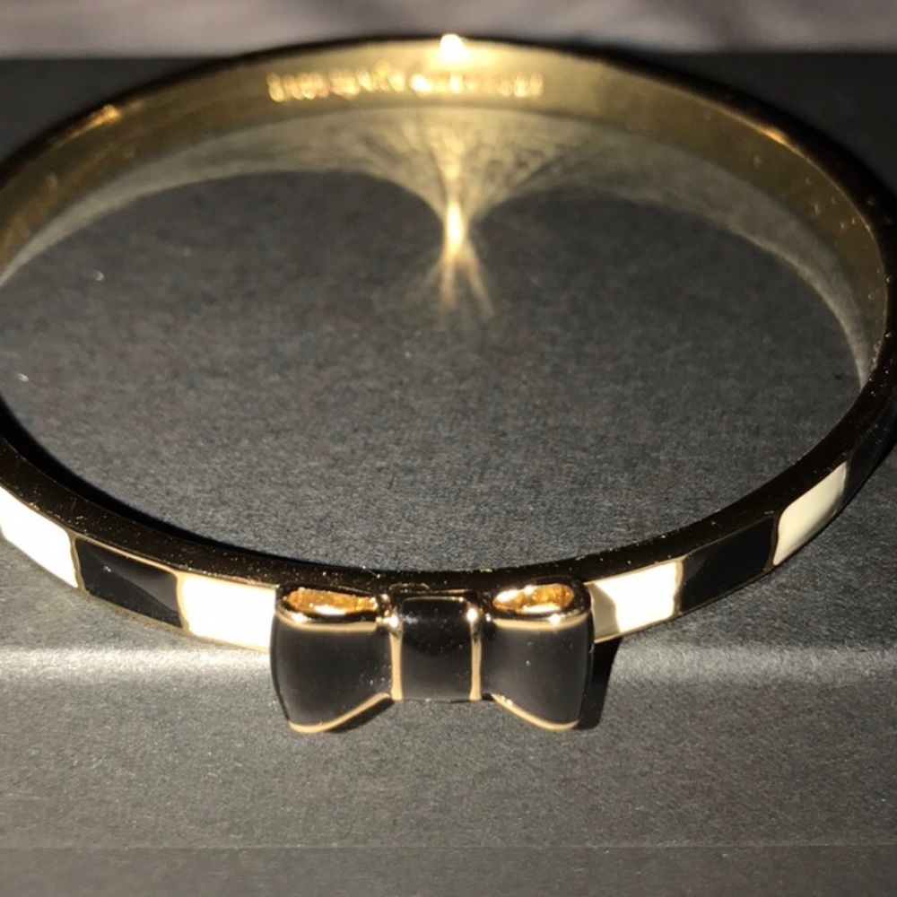 Kate Spade Bangle bow bracelet wore once Excellent